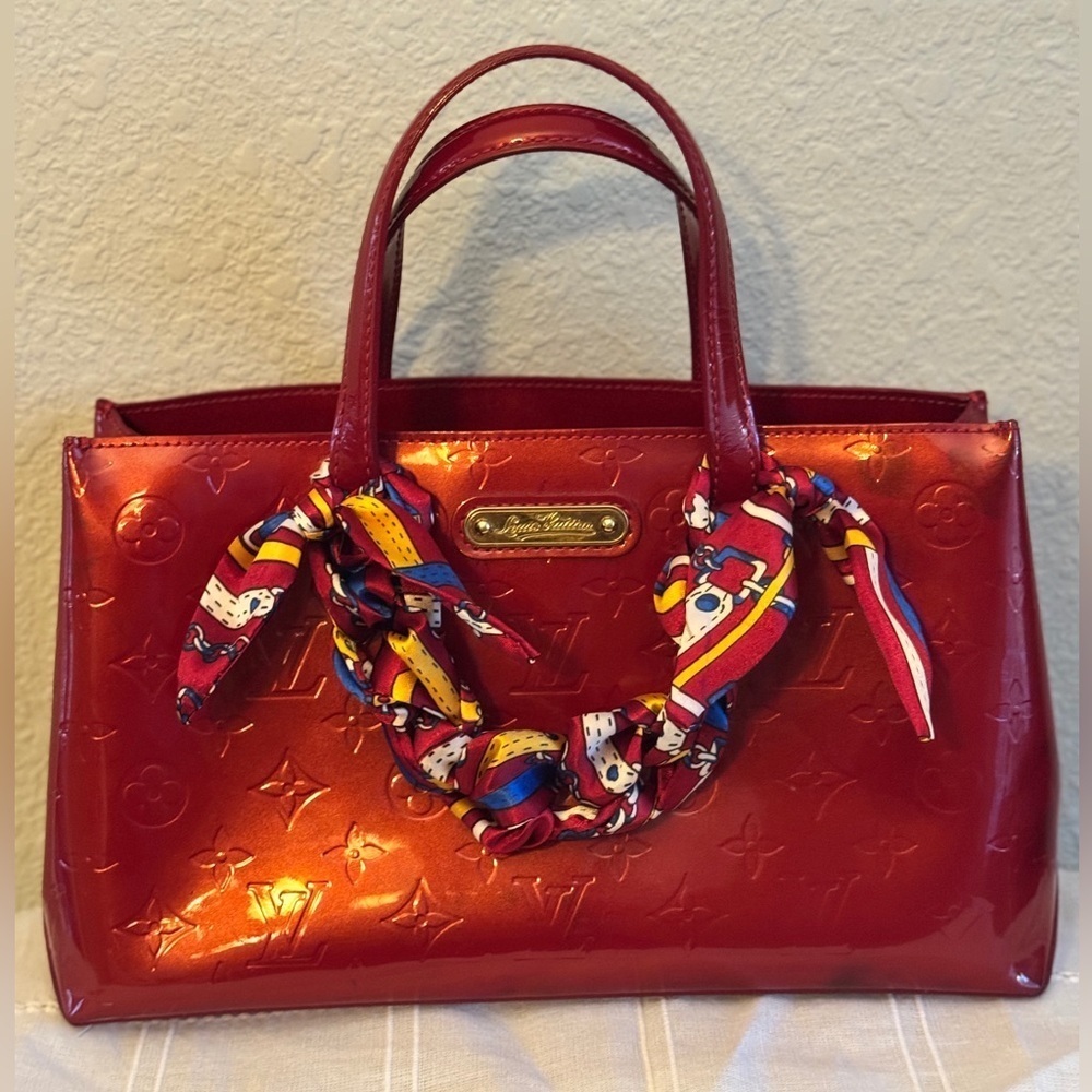 Louis Vuitton handbag Wilshire in red patent leather